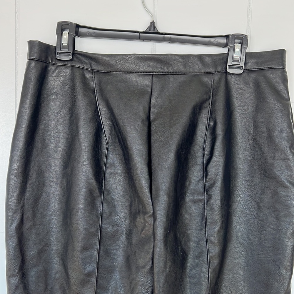 ⚡️SOLD⚡️ Princess Polly Black Straight Leg Vegan Leather Pants - Picture 7 of 8